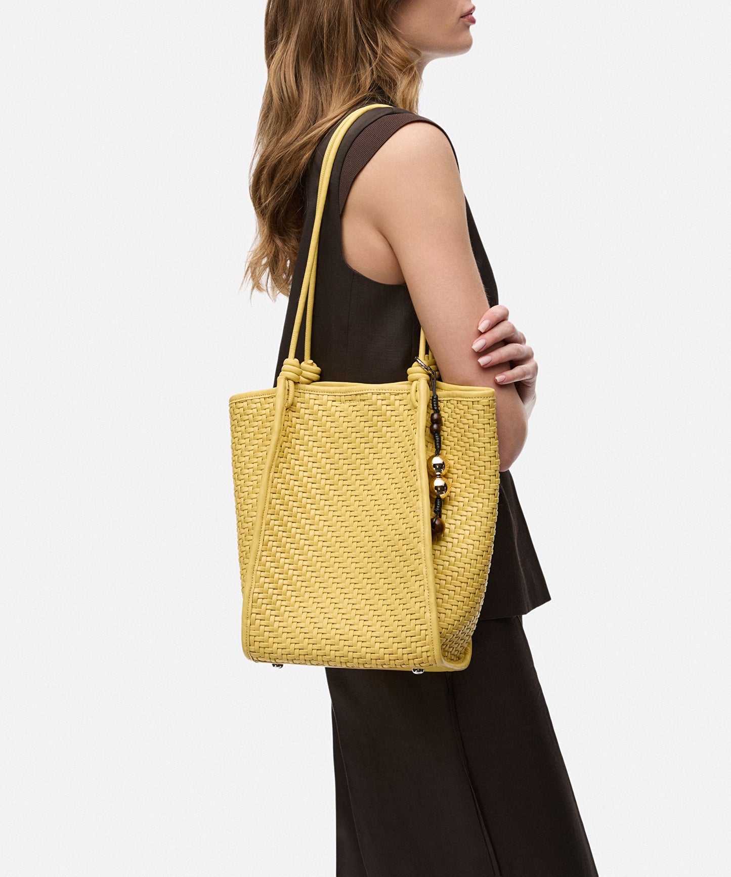 Boncuk Aksesuarlı Örgü Dokulu Çanta