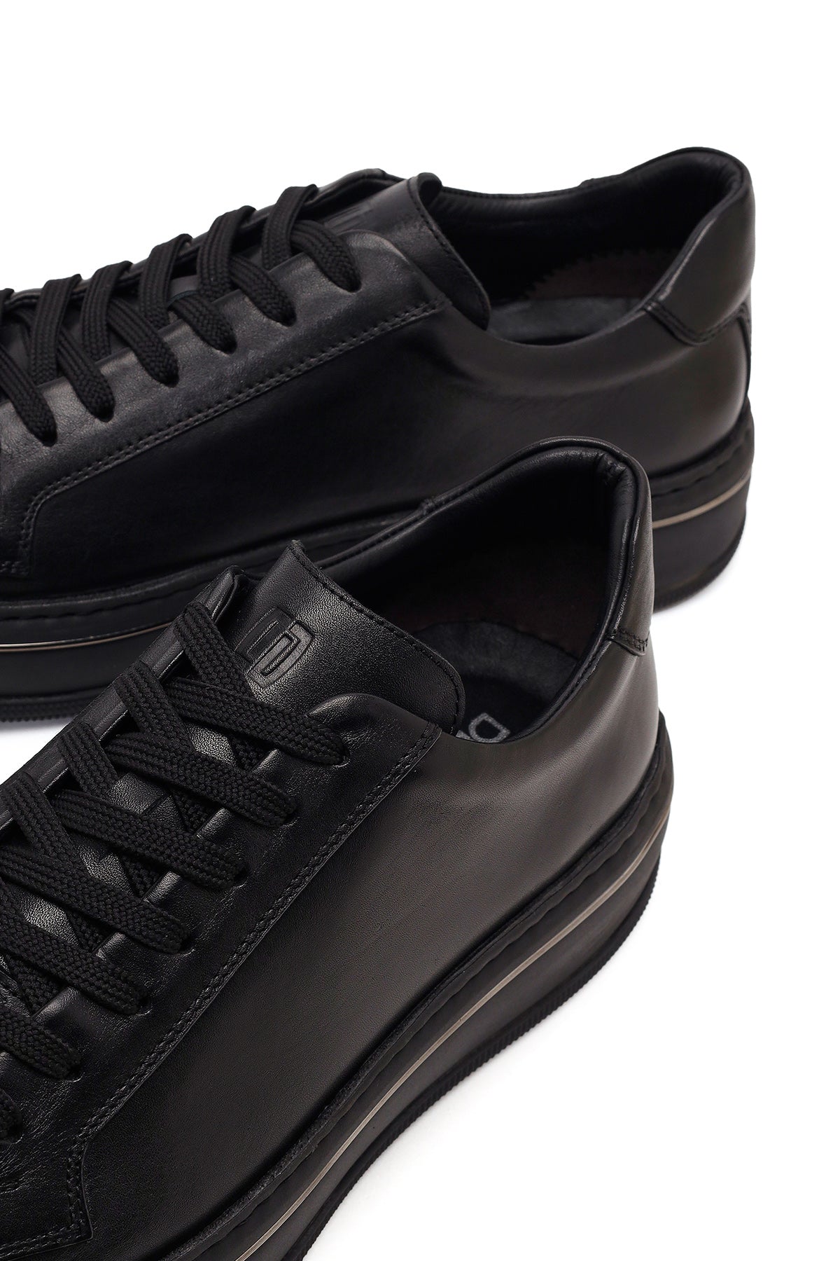 Erkek Siyah Bağcıklı Kalın Tabanlı Deri Sneaker