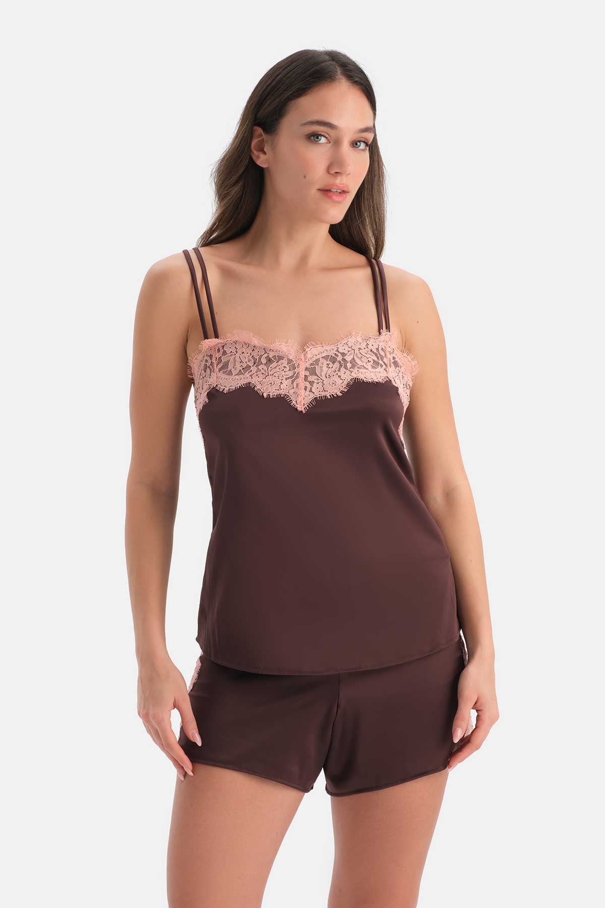 Kahverengi Yaka Dantel Detaylı Camisole Set