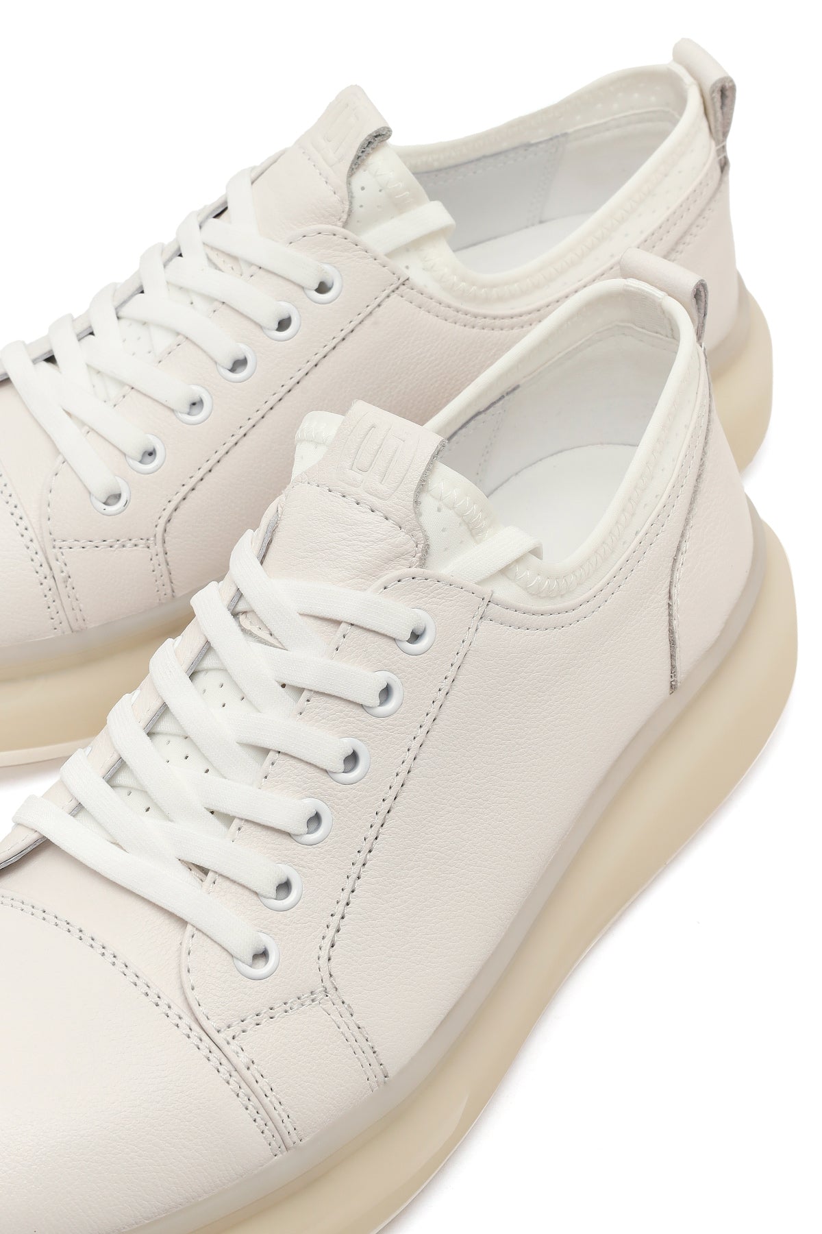 Erkek Beyaz Bağcıklı Kalın Tabanlı Deri Sneaker