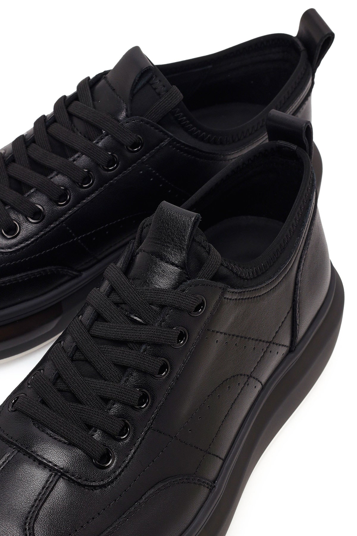 Erkek Siyah Bağcıklı Kalın Tabanlı Deri Sneaker