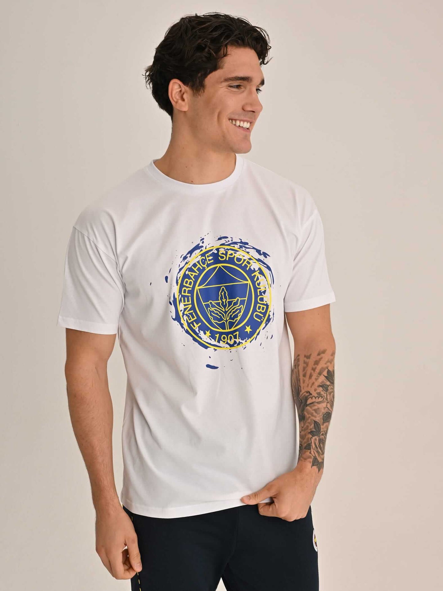 Fenerbahçe Beyaz Tribün Fırça Detaylı Logolu Erkek Oversize Tshirt