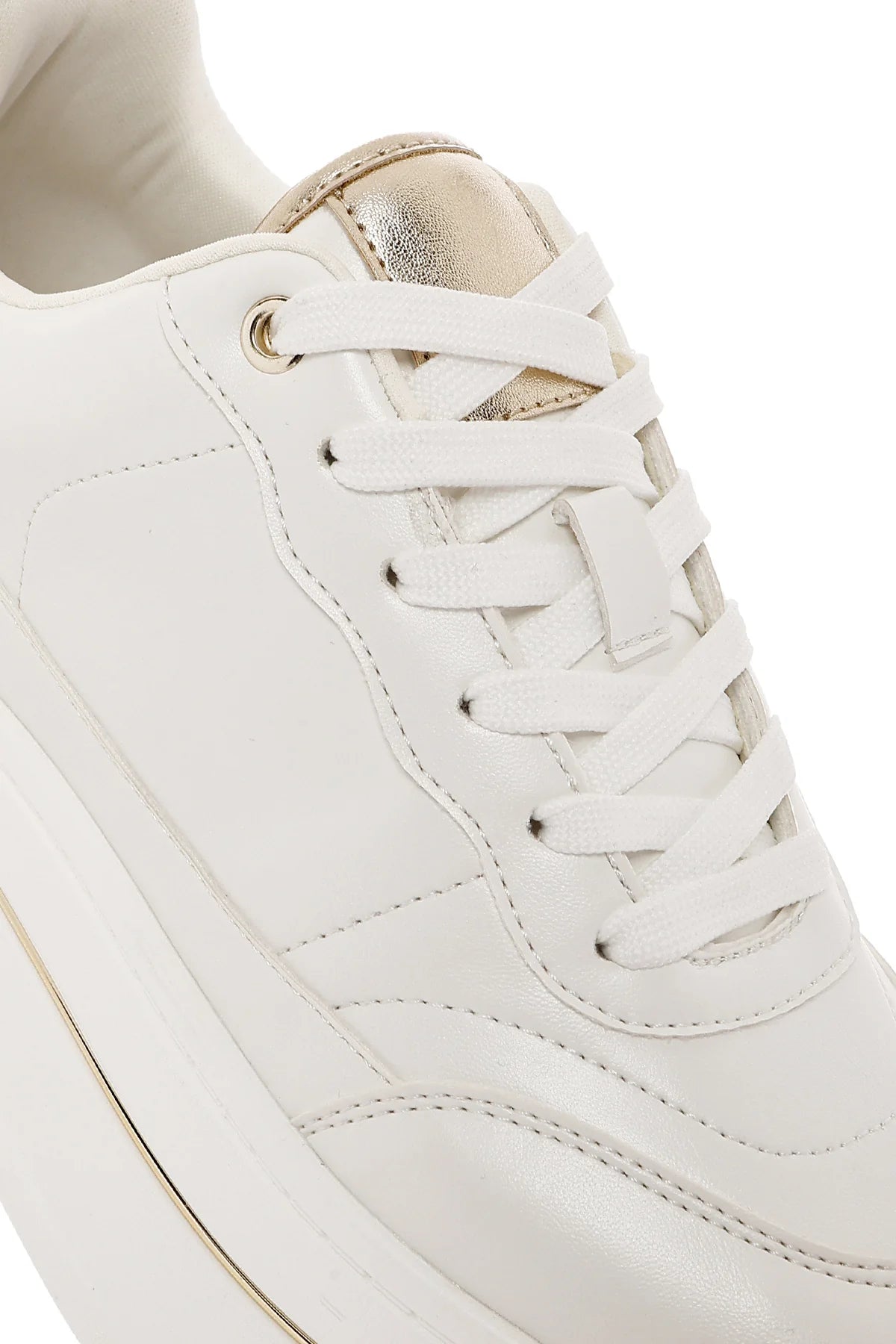 Kadın Beyaz Bağcıklı Kalın Tabanlı Sneaker