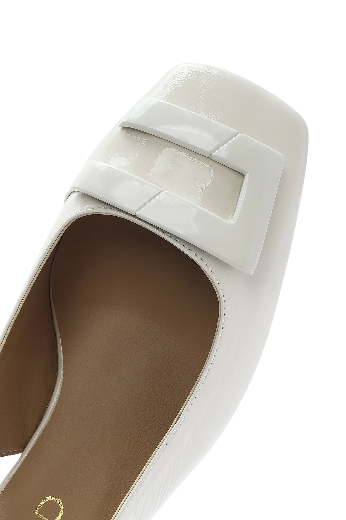 Kadın Bej Bilekten Tokalı Arkası Açık Kısa Kalın Topuklu Rugan Deri Ayakkabı