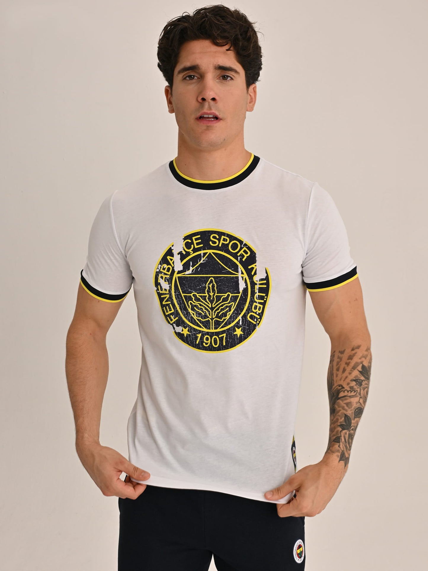 Fenerbahçe Beyaz Tribün Tek Renk Logolu Erkek Tshirt