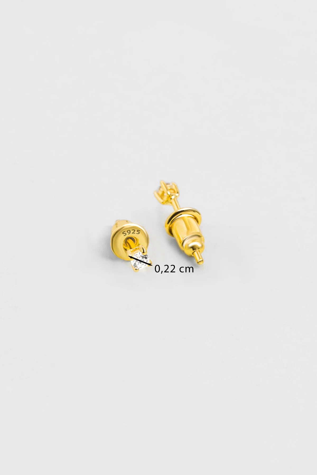 Zirkon Taşlı 2 Mm 18 Ayar Sarı Altın Kaplama Gümüş Tektaş Küpe 5016000144