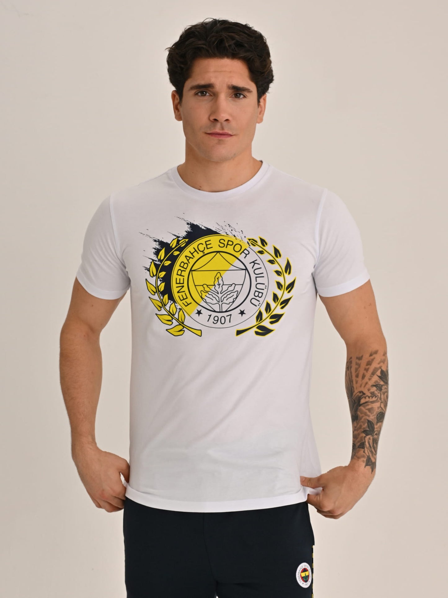 Fenerbahçe Beyaz Kolej Brush Detaylı Logo Erkek Tshirt