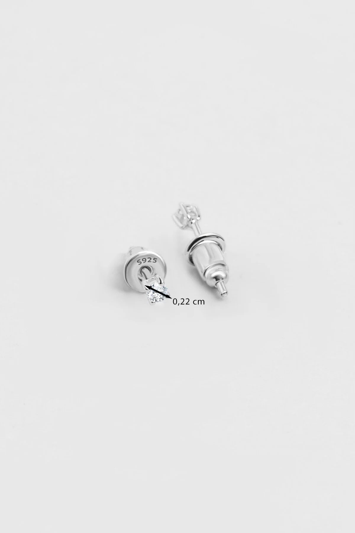 Zirkon Taşlı 2 Mm 18 Ayar Beyaz Altın Kaplama Unisex Gümüş Tektaş Küpe 5016000199