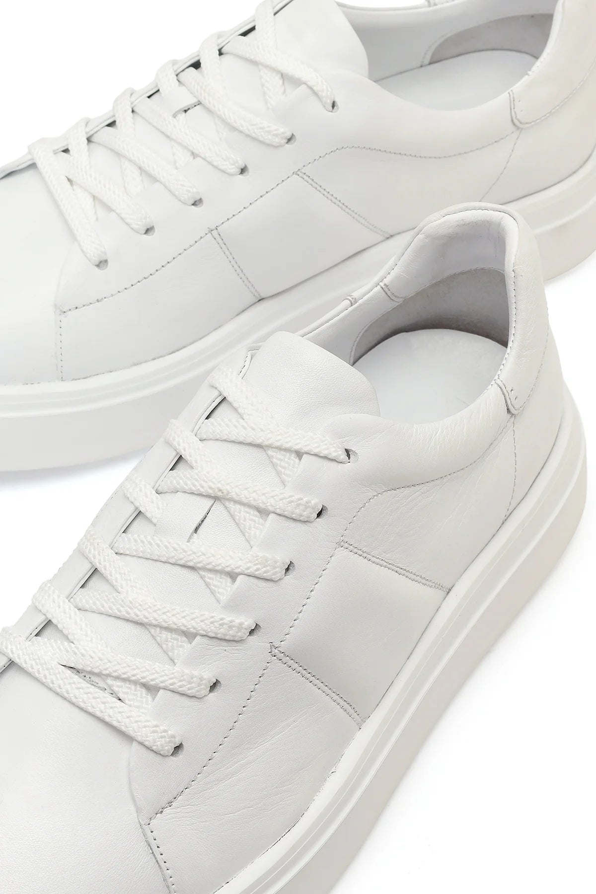 Erkek Beyaz Bağcıklı Kalın Tabanlı Deri Sneaker