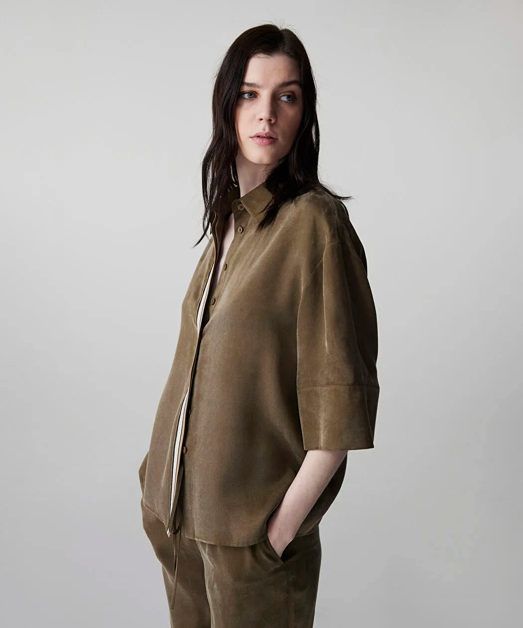 Haki Kontrast Biyeli Hotfix Baskılı Gömlek Is1260025153022 | Ipekyol