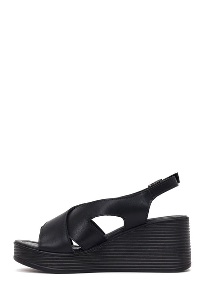 Kadın Siyah Bilekten Tokalı Dolgu Topuklu Deri Sandalet