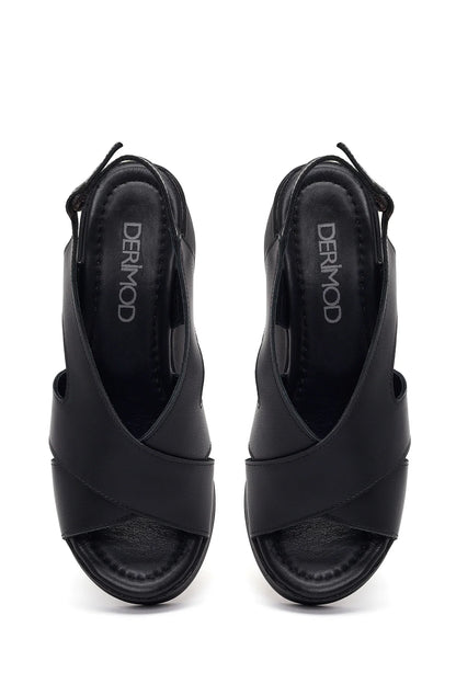 Kadın Siyah Bilekten Tokalı Dolgu Topuklu Deri Sandalet