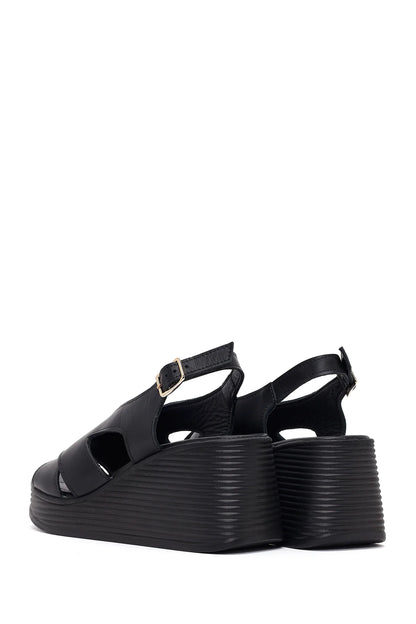 Kadın Siyah Bilekten Tokalı Dolgu Topuklu Deri Sandalet