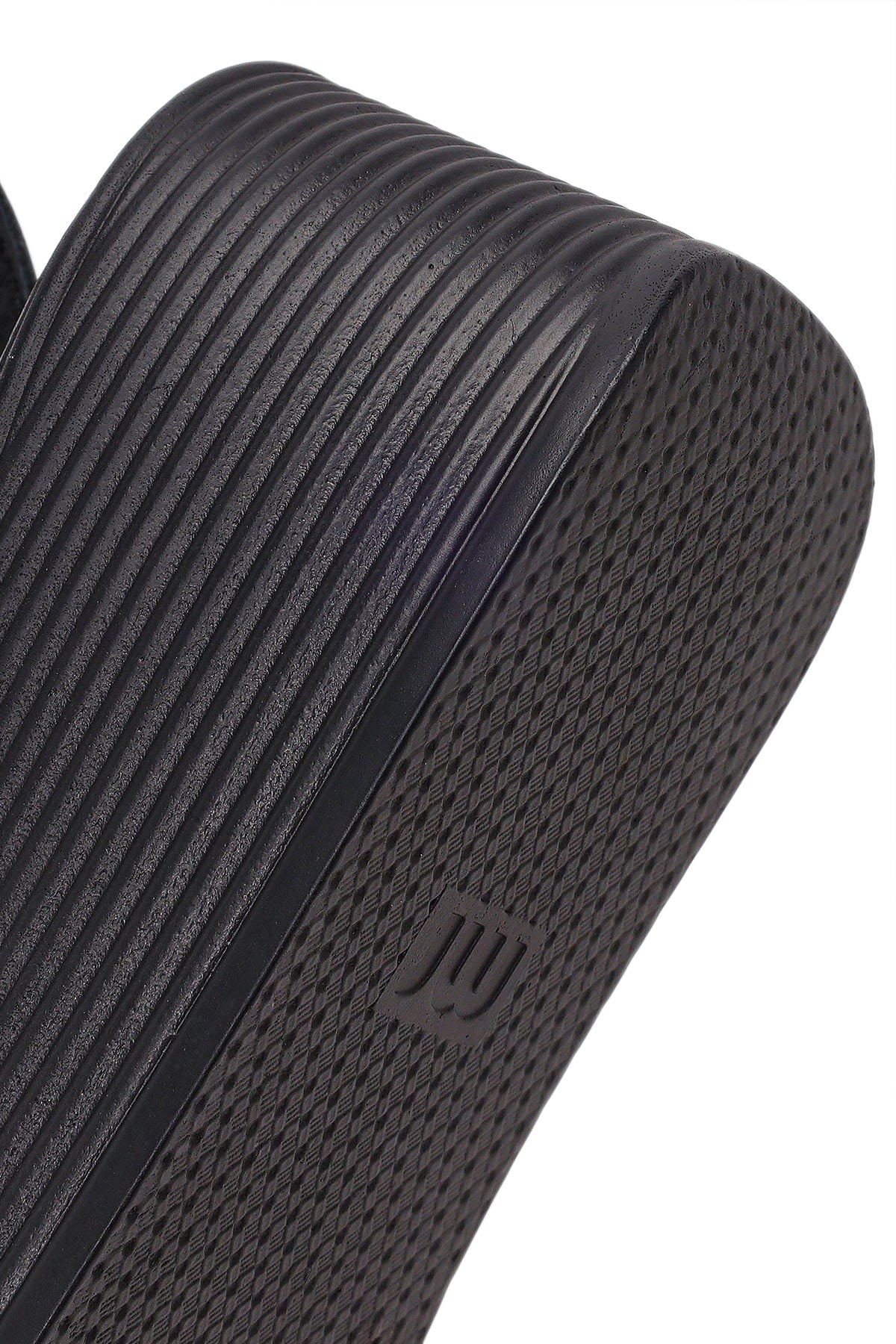 Kadın Siyah Bilekten Tokalı Dolgu Topuklu Deri Sandalet