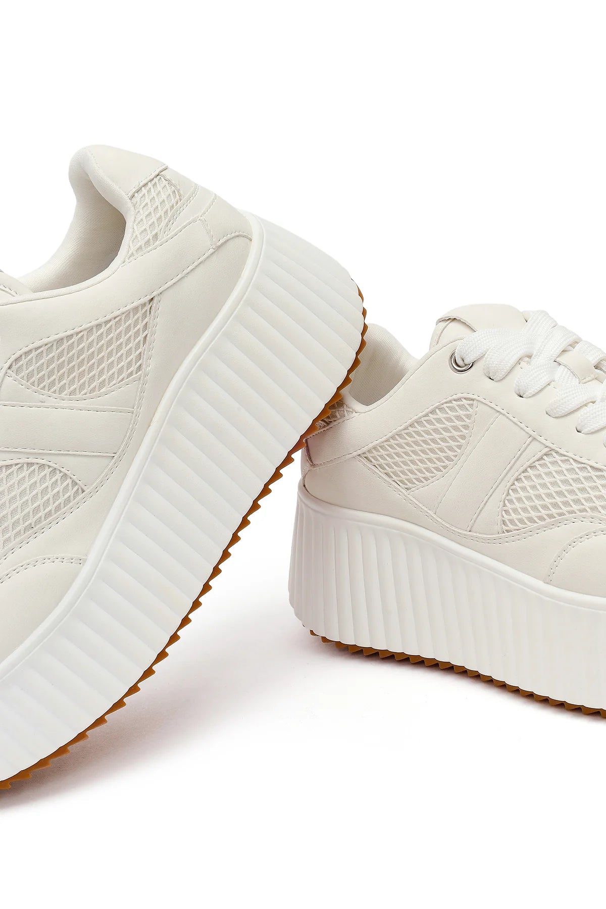 Kadın Beyaz Bağcıklı Kalın Tabanlı Sneaker