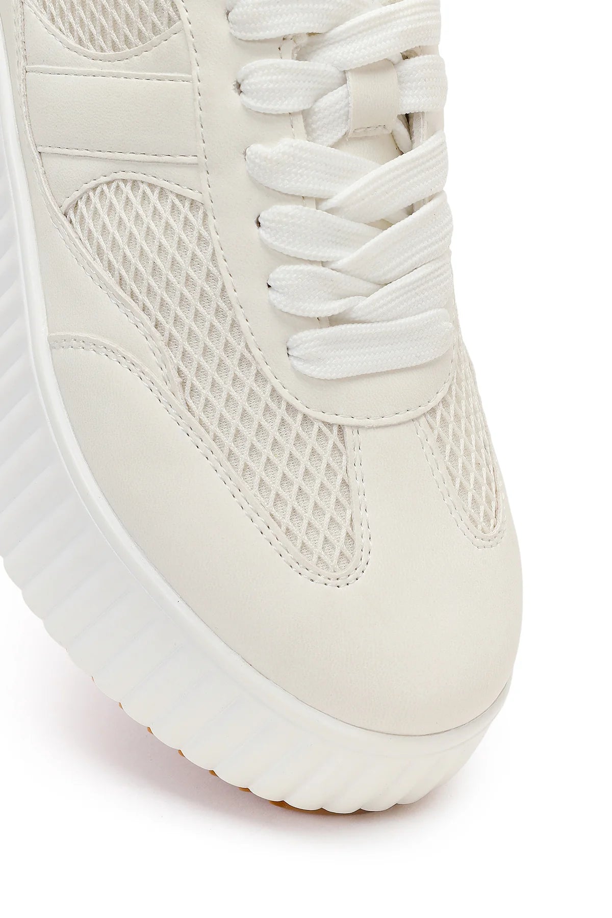 Kadın Beyaz Bağcıklı Kalın Tabanlı Sneaker