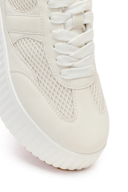Kadın Beyaz Bağcıklı Kalın Tabanlı Sneaker