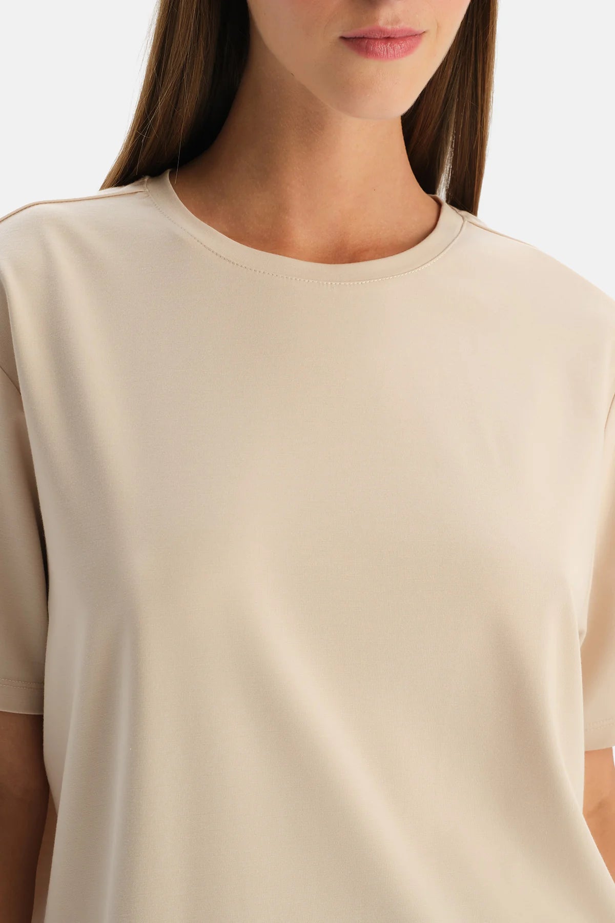 Bisiklet Yaka Yirtmaçli Rayon Karişimli Tişört