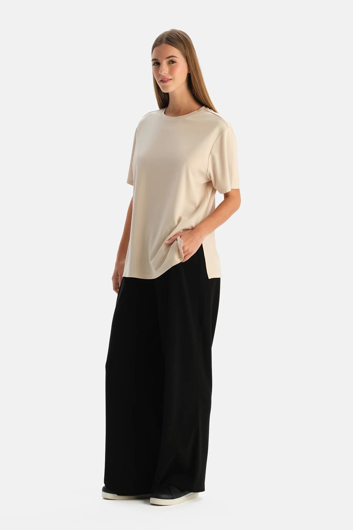 Bisiklet Yaka Yirtmaçli Rayon Karişimli Tişört