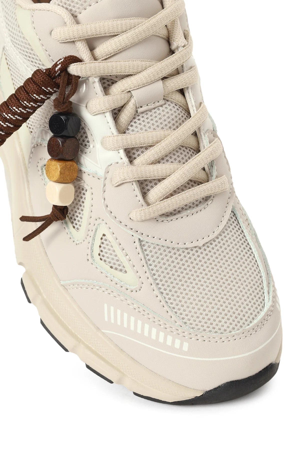 Kadın Bej Bağcıklı Kalın Tabanlı Charmlı Sneaker