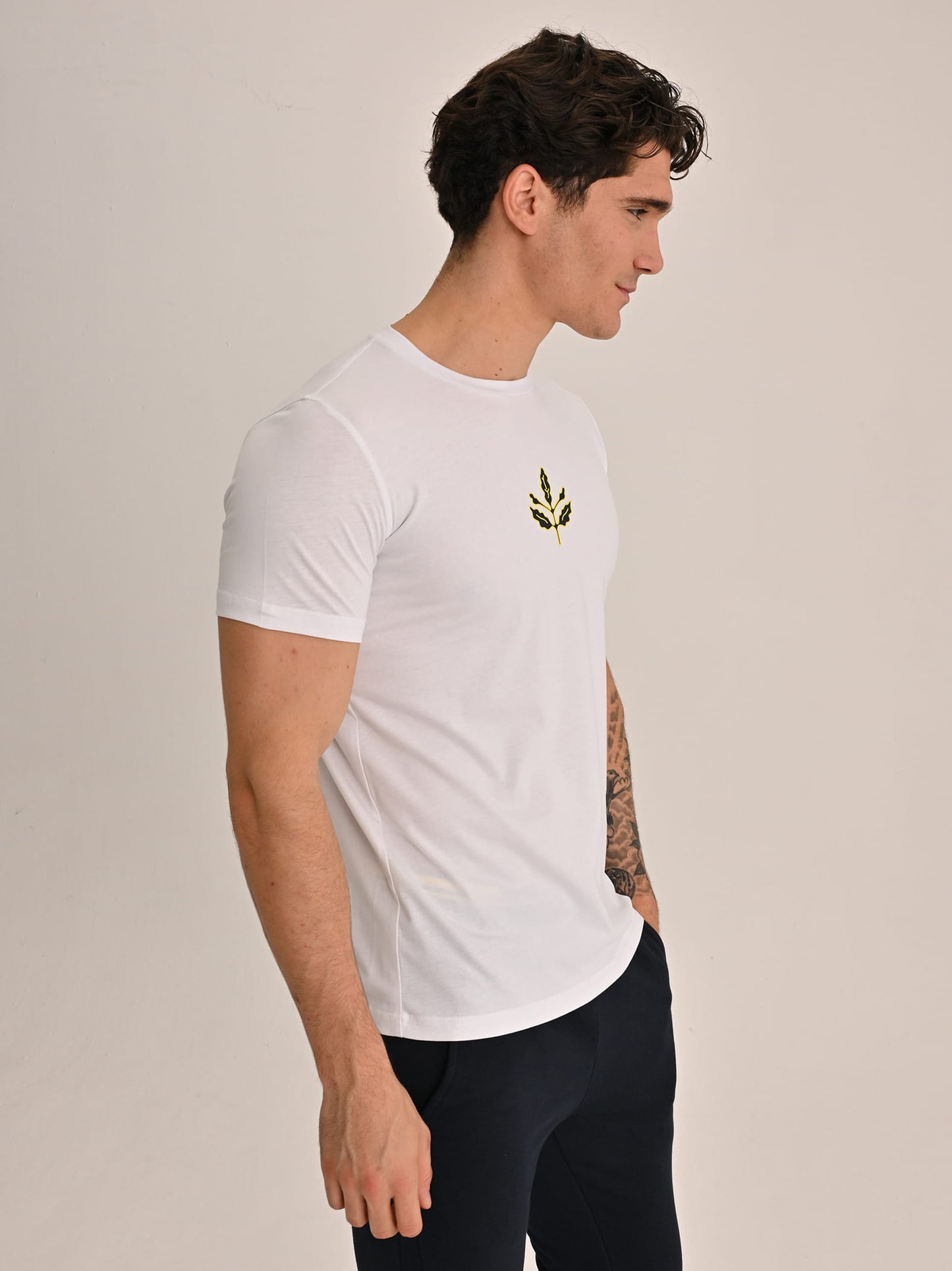 Fenerbahçe Beyaz Tribün Spiral Palamutlu Erkek Oversize Tshirt