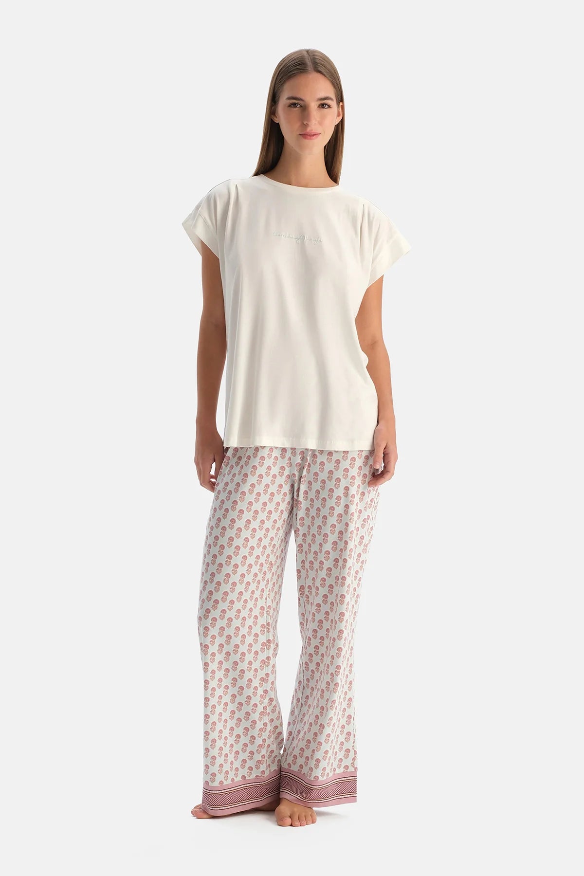 Ekru Pile Detaylı Tişört Pantolon Pijama Takımı