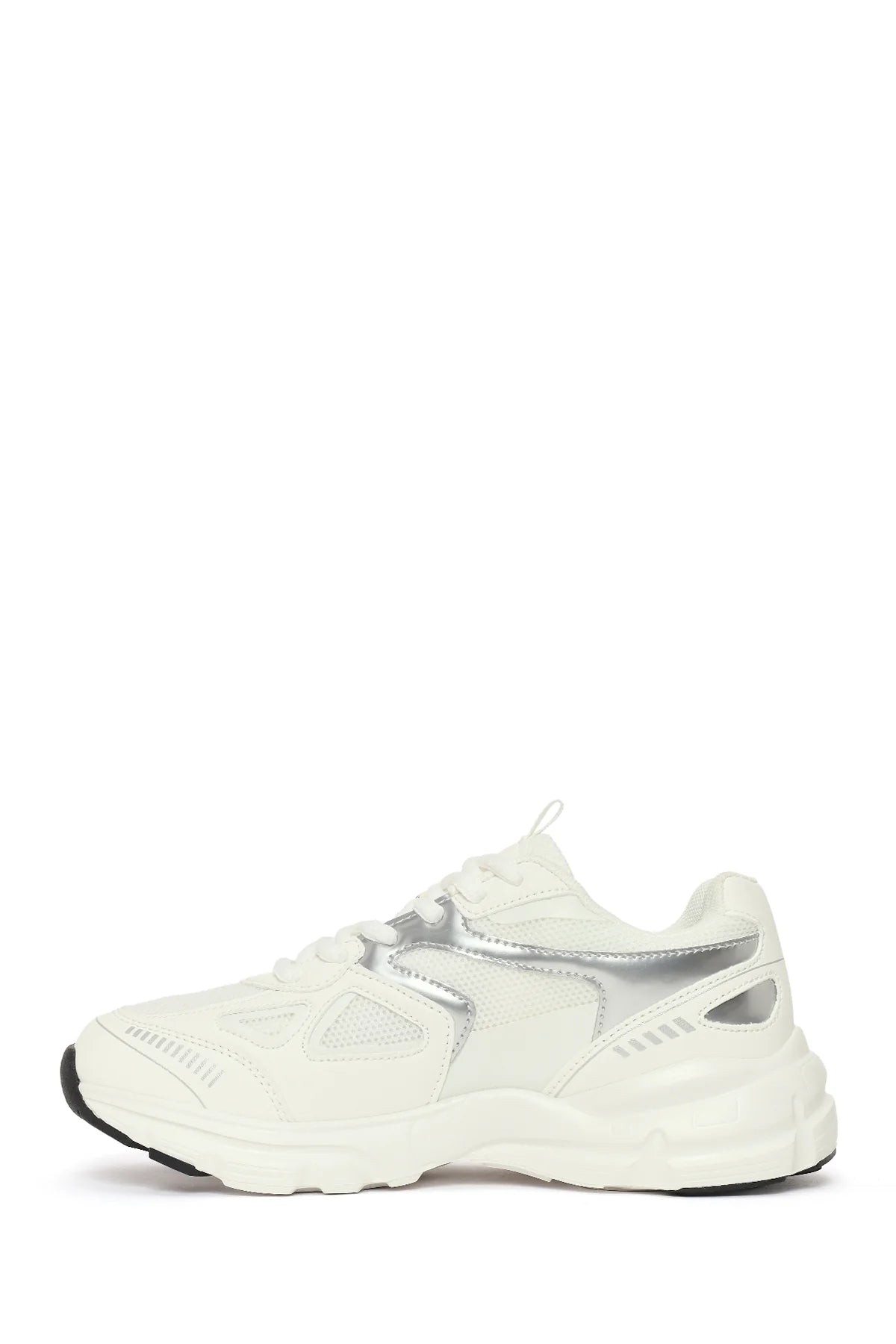 Kadın Beyaz Bağcıklı Kalın Tabanlı Charmlı Sneaker
