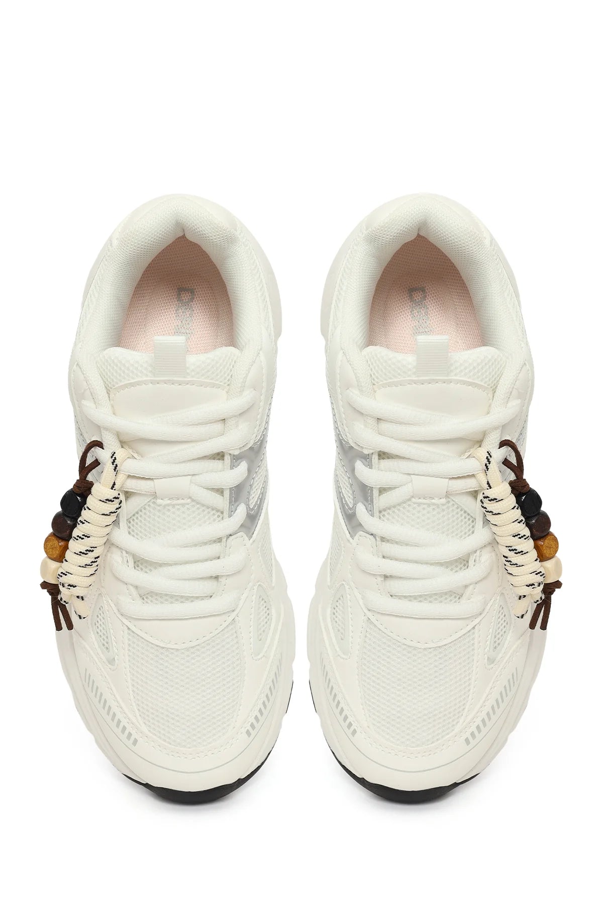 Kadın Beyaz Bağcıklı Kalın Tabanlı Charmlı Sneaker