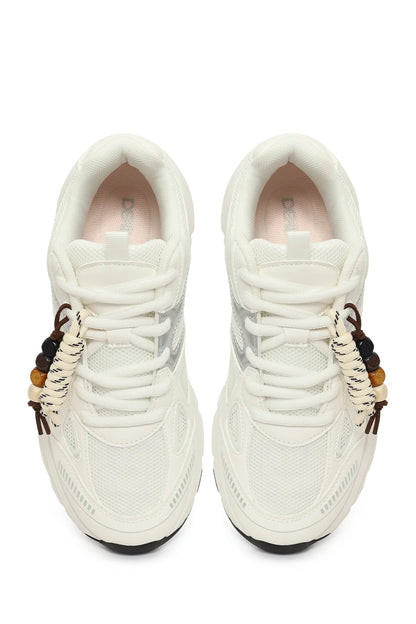 Kadın Beyaz Bağcıklı Kalın Tabanlı Charmlı Sneaker