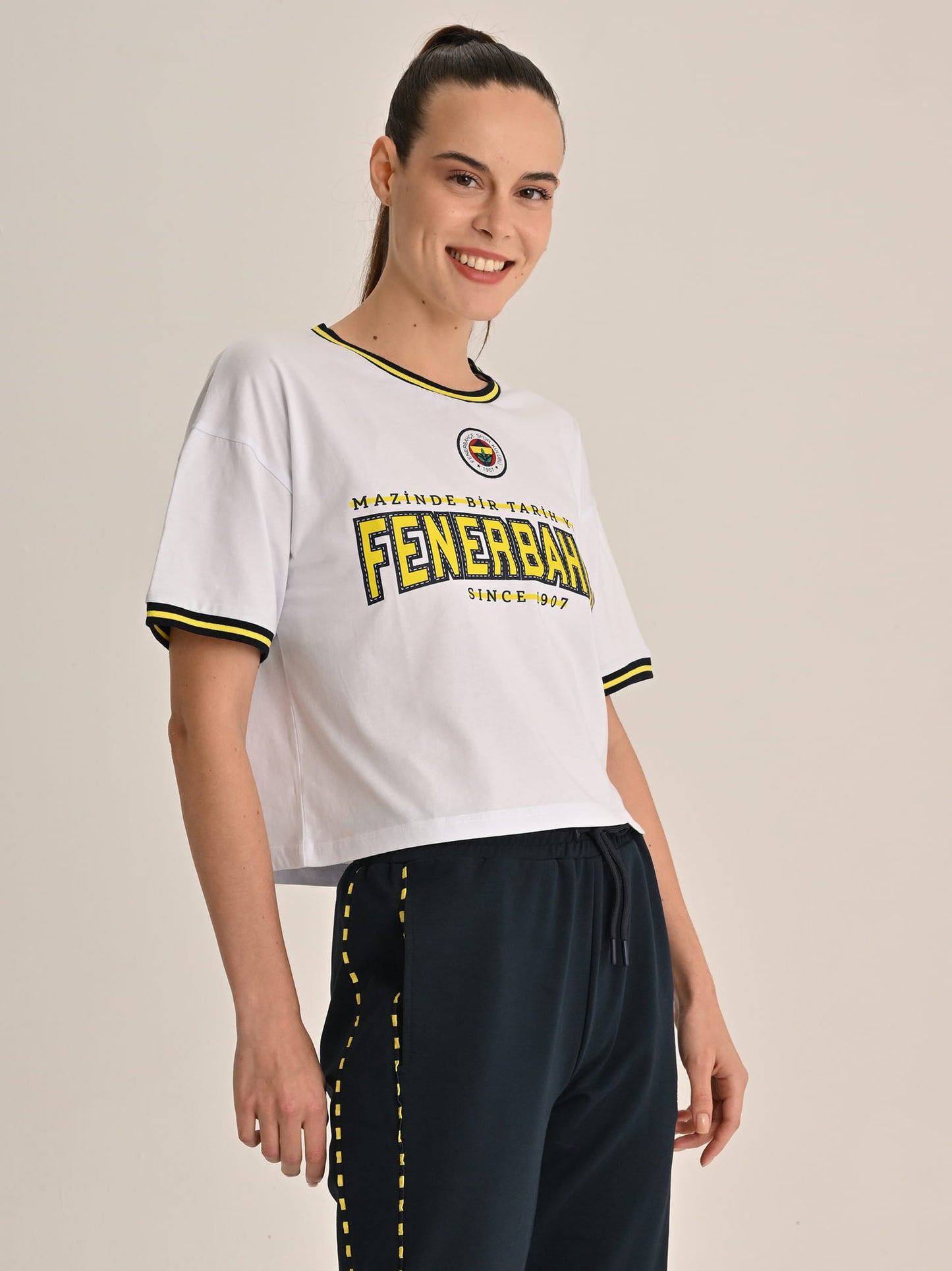 Fenerbahçe Beyaz Tribün Mazinde Bir Tarih Yatar Kadın Oversize Crop Tshirt