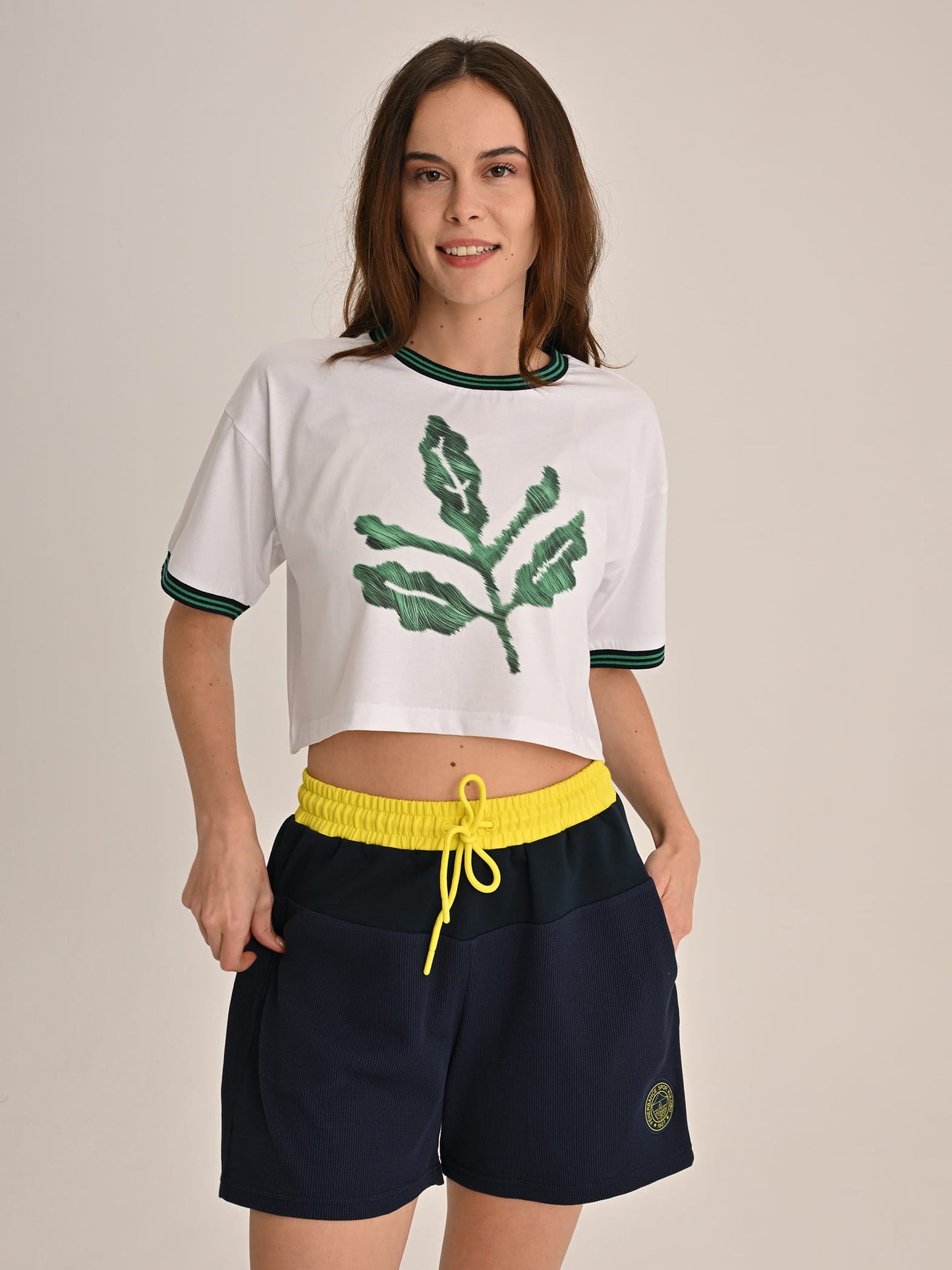Fenerbahçe Beyaz Trend Yeşil Palamutlu Kadın Oversize Crop Tshirt