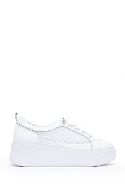 Kadın Beyaz Bağcıklı Kalın Tabanlı Deri Sneaker