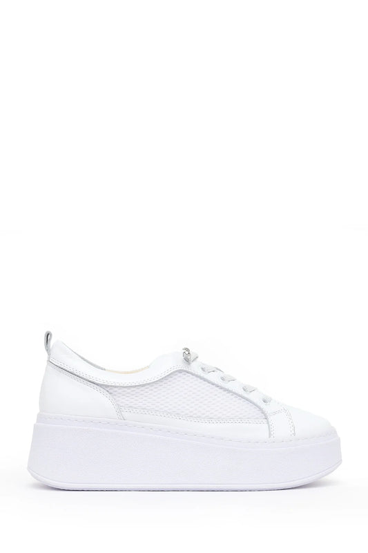 Kadın Beyaz Bağcıklı Kalın Tabanlı Deri Sneaker