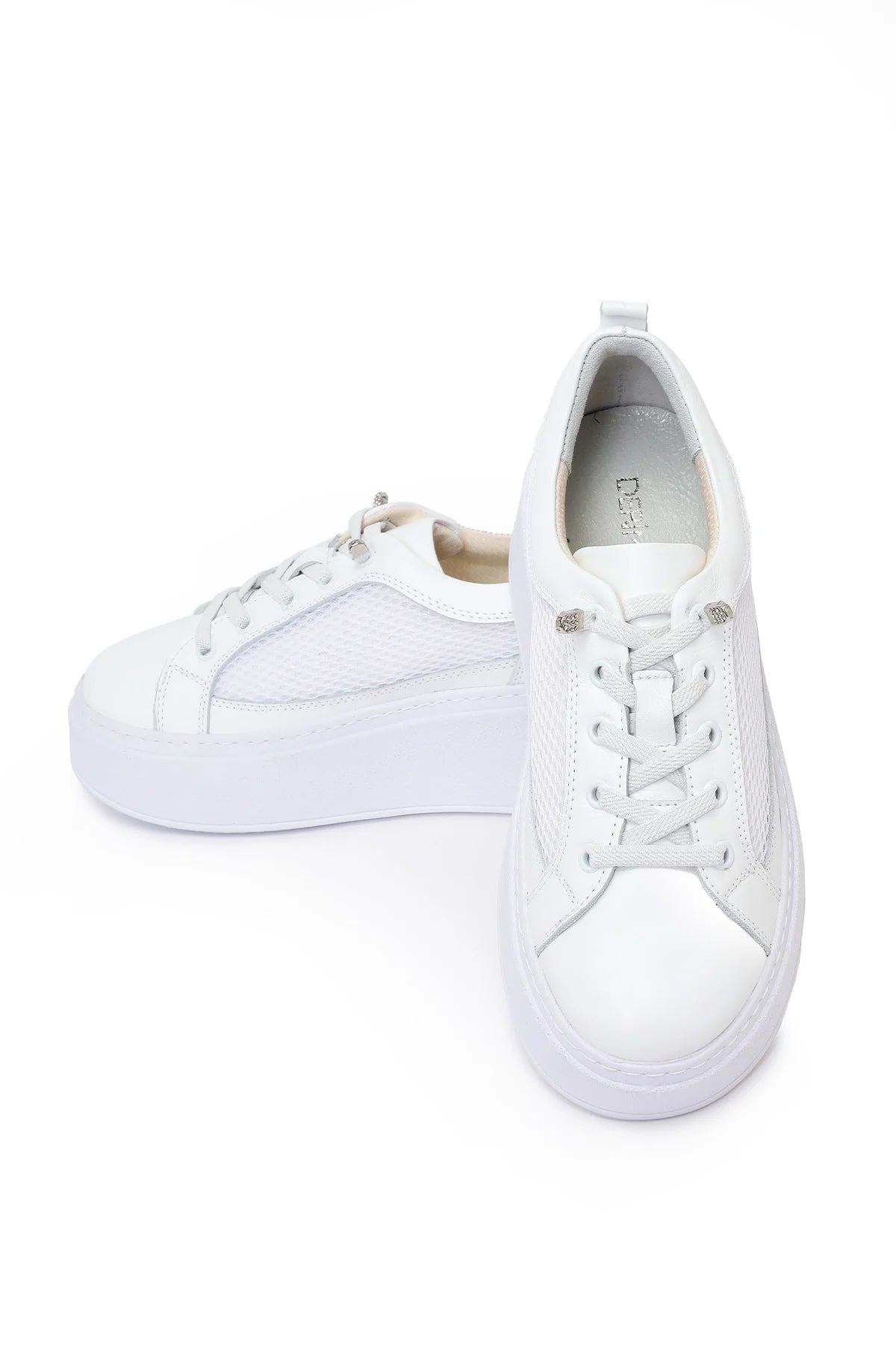 Kadın Beyaz Bağcıklı Kalın Tabanlı Deri Sneaker