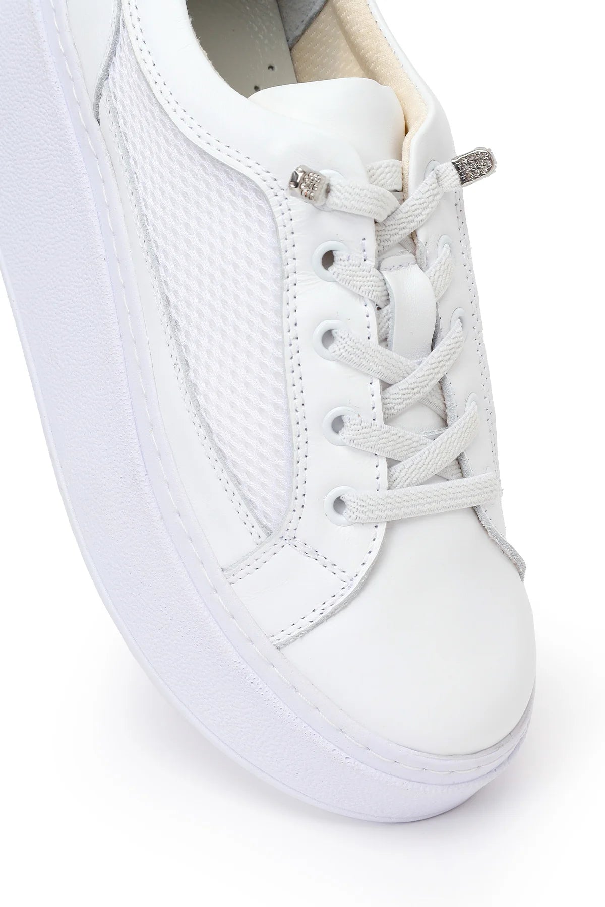 Kadın Beyaz Bağcıklı Kalın Tabanlı Deri Sneaker