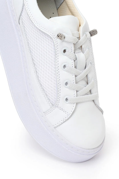 Kadın Beyaz Bağcıklı Kalın Tabanlı Deri Sneaker