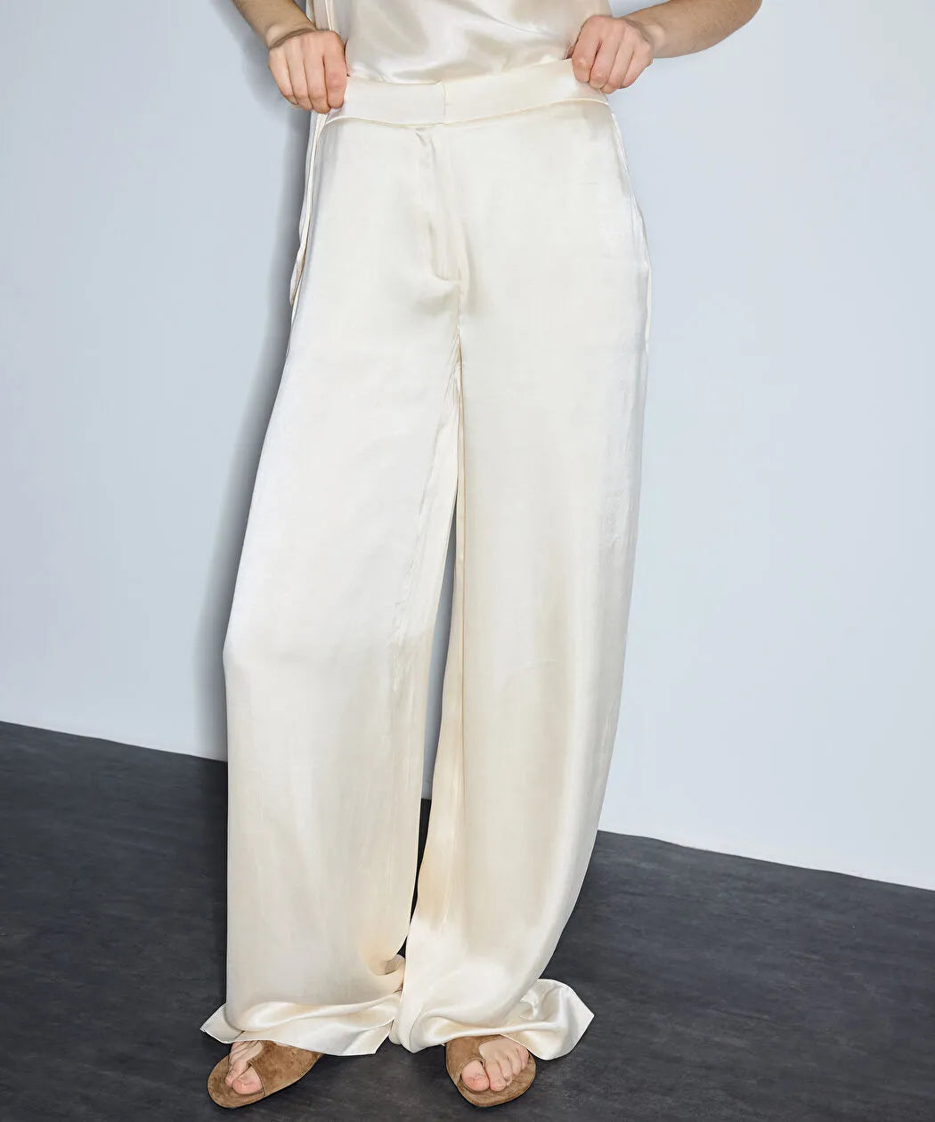 Ekru Saten Yüzeyli Wide Leg Pantolon Is1260003232ab1 | Ipekyol