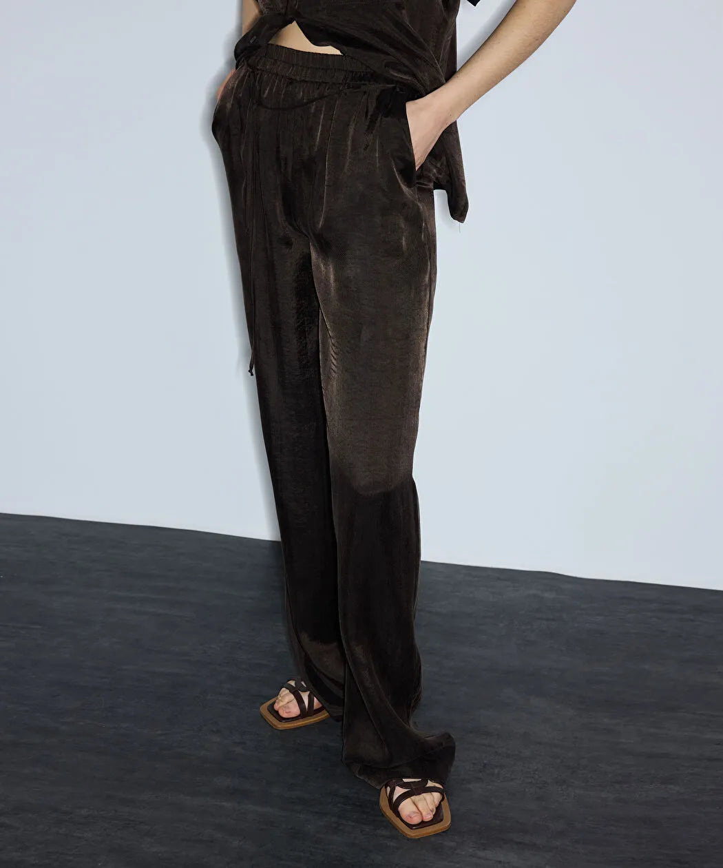 Kahverengi Parlak Dokulu Wide Leg Pantolon Is1260003245074 | Ipekyol