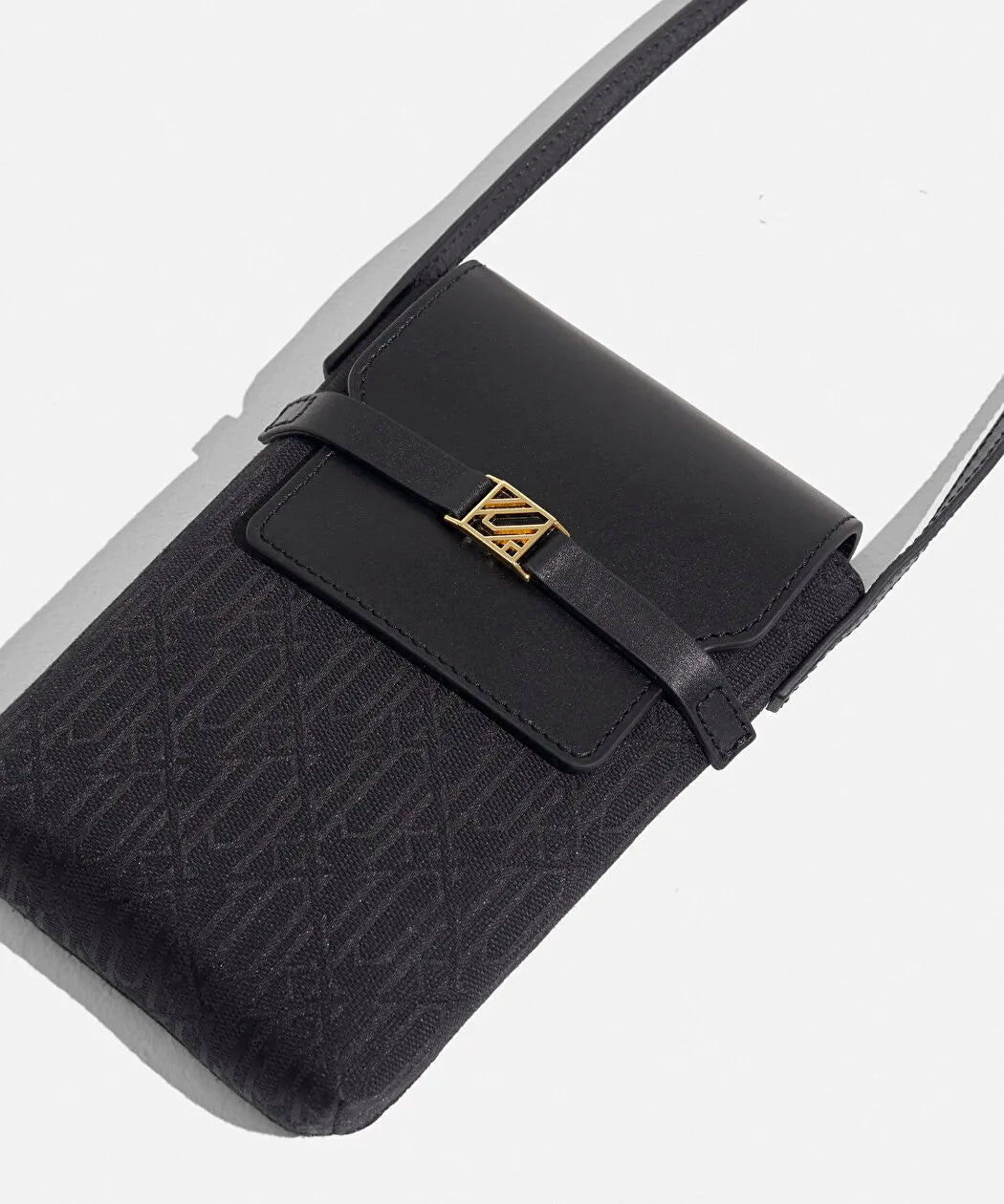 Siyah Deri Kapaklı Monogram Telefon Çantası I00000052125001 | Ipekyol