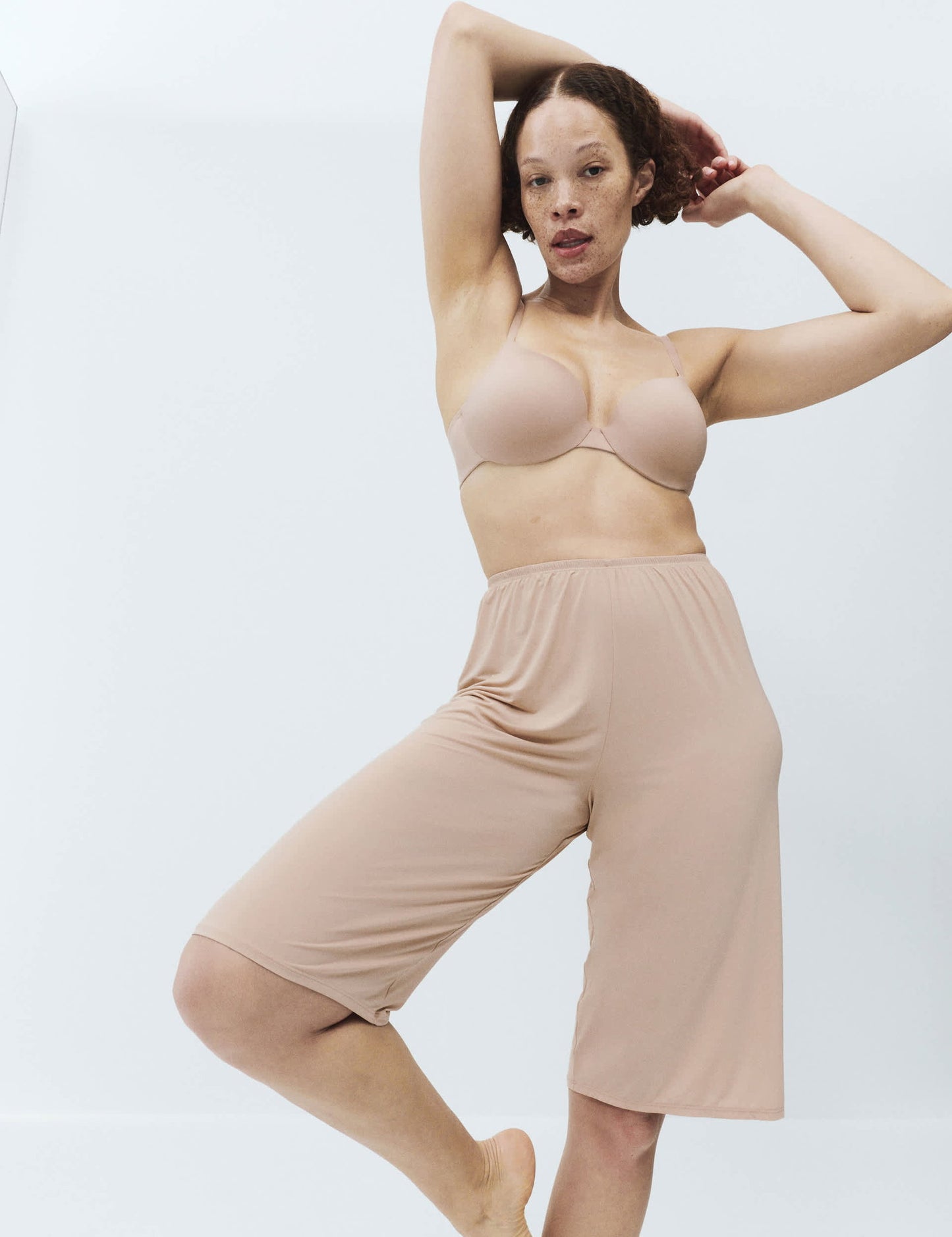 Body Invisibles Şort