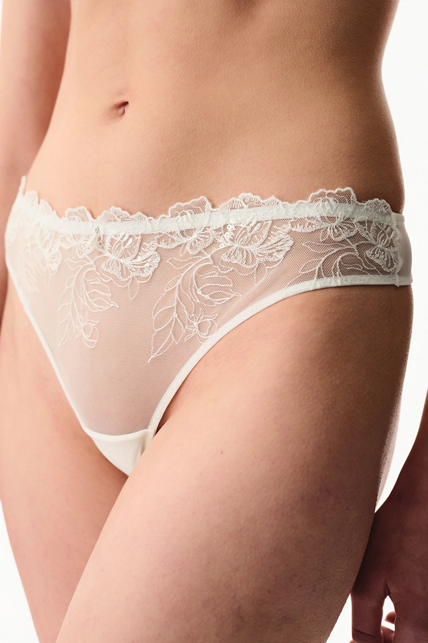 Kırık Beyaz Broidery Tanga Külot