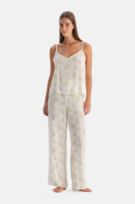 Kırık Beyaz Çiçek Desenli Dokuma Atlet Pijama Takımı