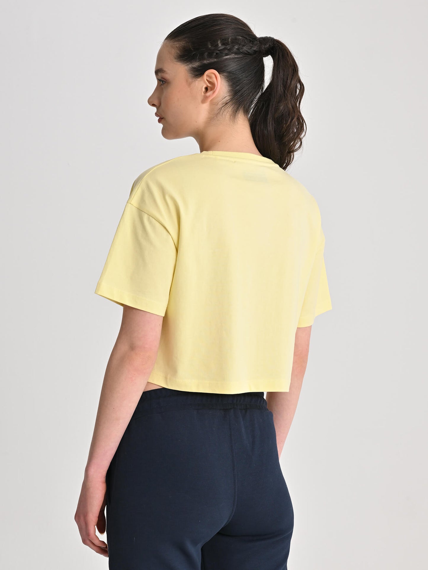 Fenerbahçe Sarı Trend Fırça Detay Logolu Kadın Crop Tshirt