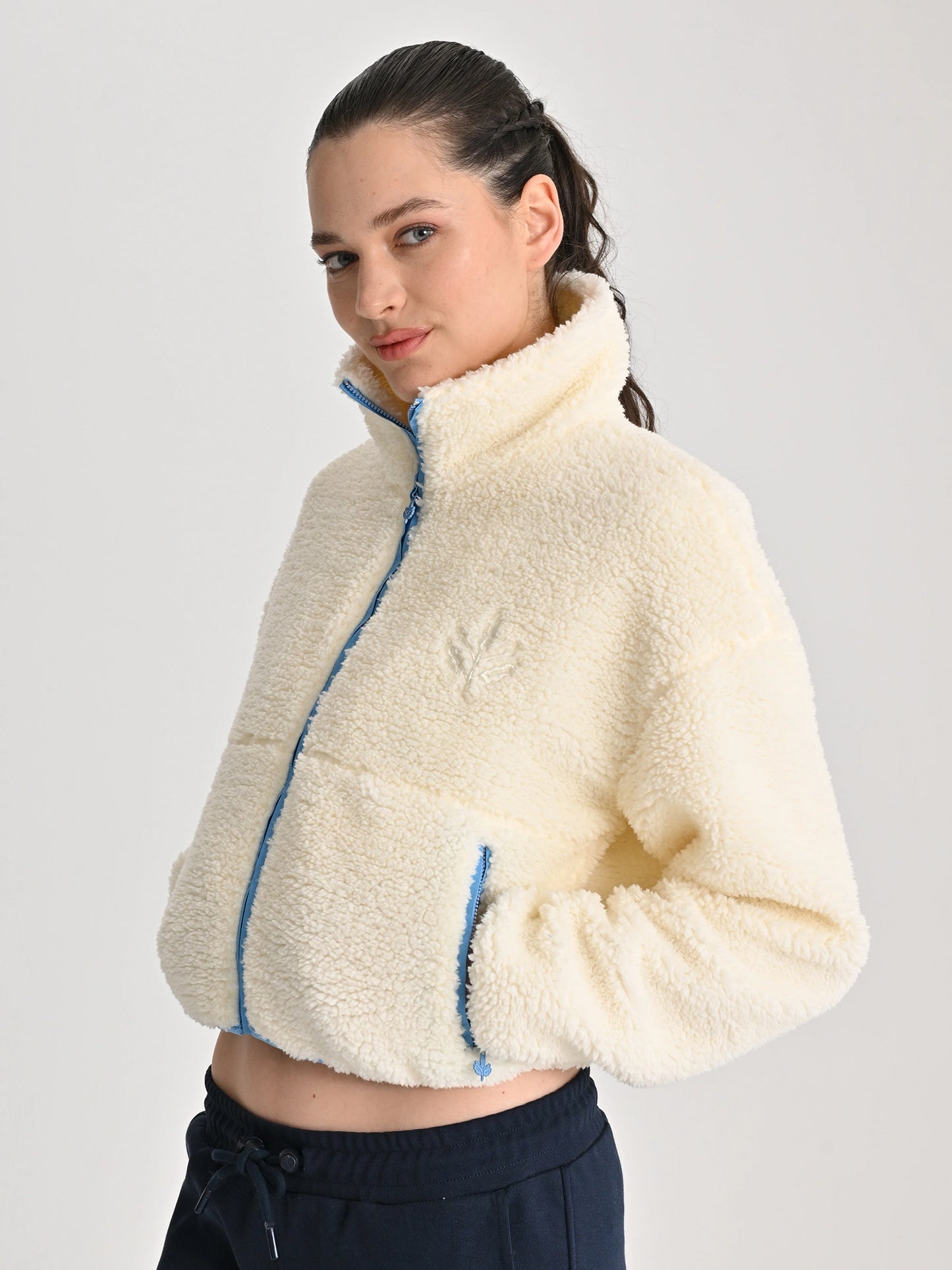 Fenerbahçe Ekru Trend Mikro Detaylı Peluş Kadın Crop Oversize Sweatshirt