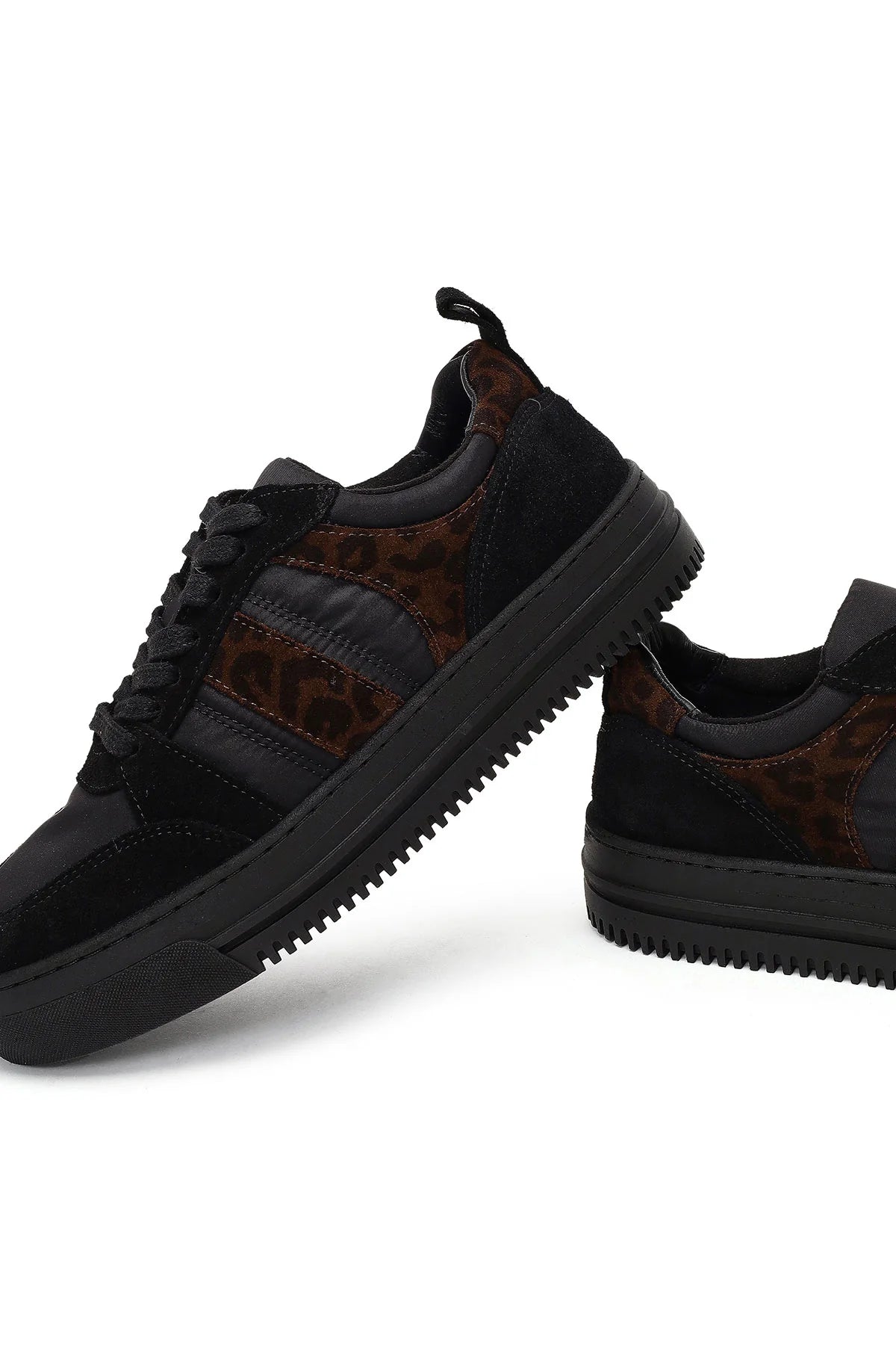Kadın Siyah Bağcıklı Kalın Tabanlı Desenli Deri Sneaker