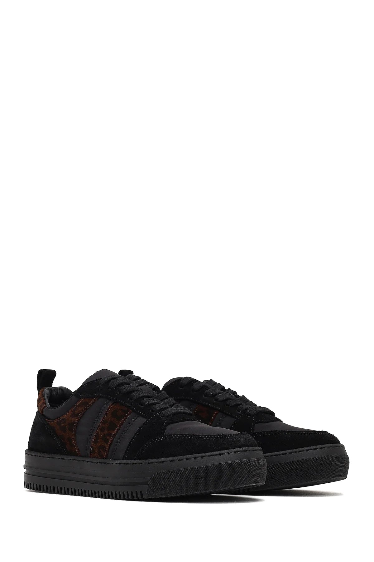 Kadın Siyah Bağcıklı Kalın Tabanlı Desenli Deri Sneaker
