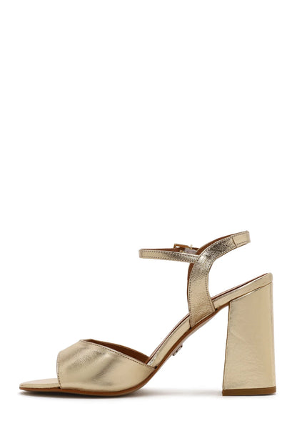 Kadın Altın Bilekten Tokalı Kalın Topuklu Metalik Deri Sandalet