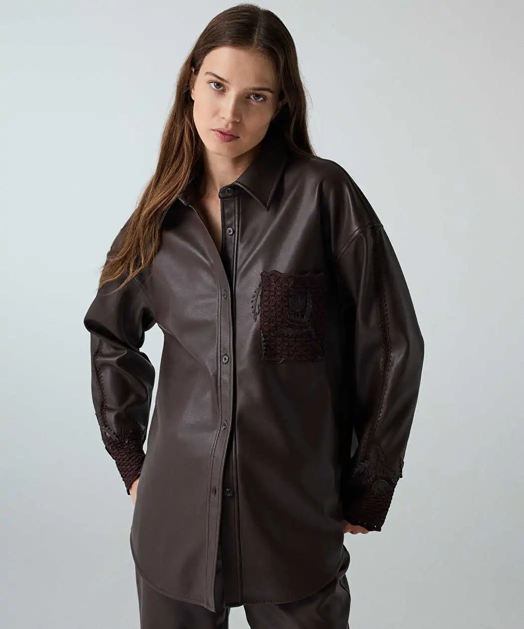 Kahverengi Floral Aplikeli Suni Deri Gömlek Ceket Iw6260148009074 | Ipekyol