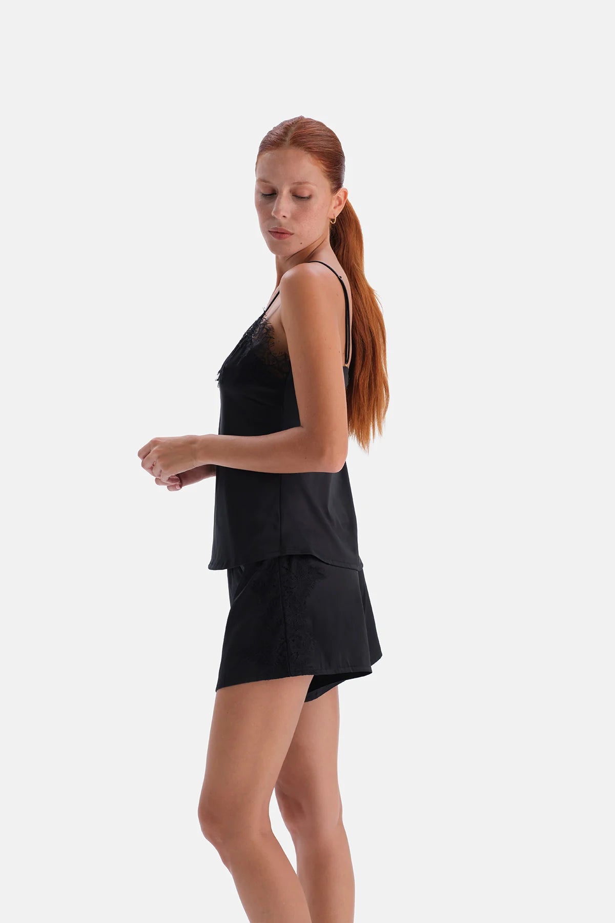 Siyah Dantel Detaylı Camisole Ve Şort