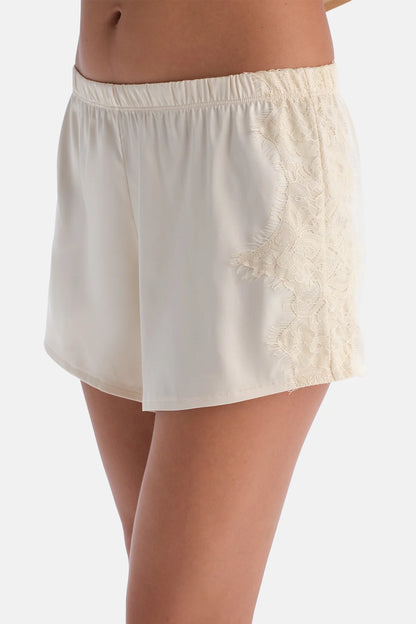 Ekru Dantel Detaylı Camisole Ve Şort